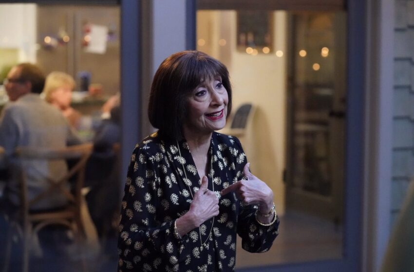  Madhur Jaffrey wins James Beard Lifetime Achievement Award