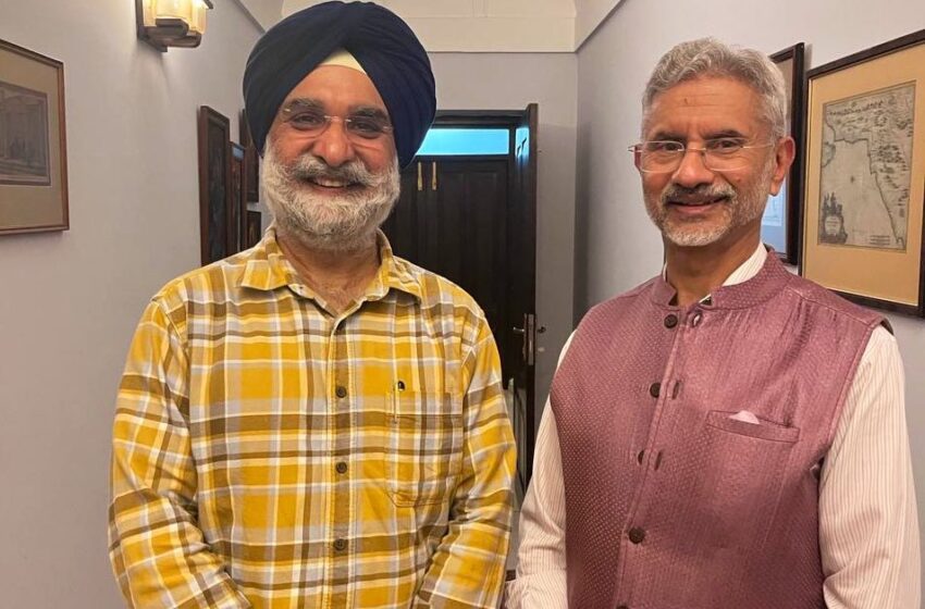 Former Indian Ambassador to the United States Taranjit Singh Sandhu, who will contest Lok Sabha seat from Amritsar, with External Affairs Minister S. Jaishankar (right).