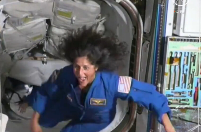  Sunita Williams dances into history at International Space Station